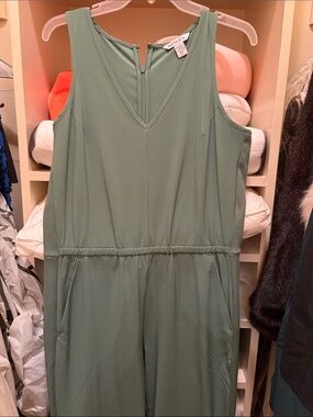 Athleta  Green jumpsuit V-Neck Sleeveless Jumpsuit